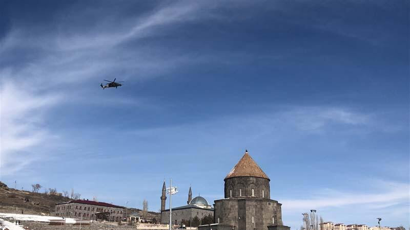 Atak helikopterleri ile Kars Kalesi'nde muhteşem gösteri - Resim: 4