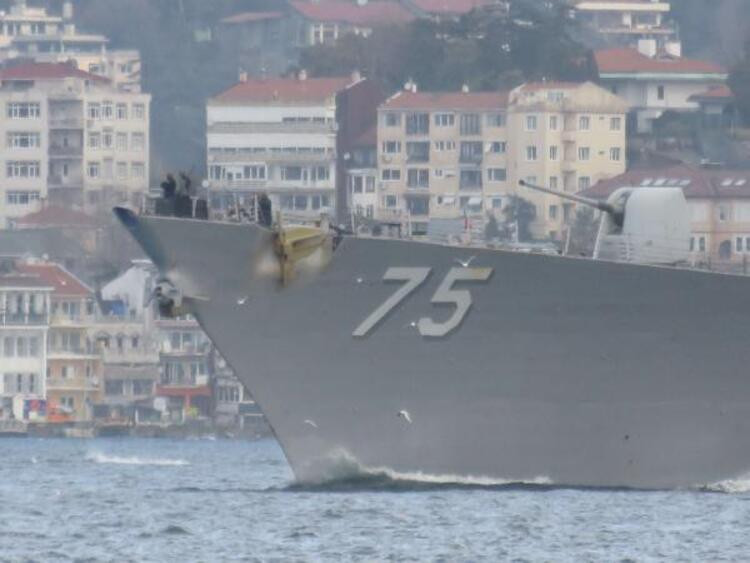 İstanbul Boğazı'ndan geçen Amerikan gemisinde dikkat çeken görüntü - Resim: 2