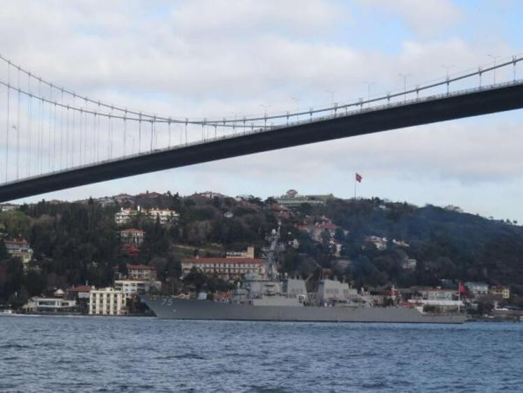 İstanbul Boğazı'ndan geçen Amerikan gemisinde dikkat çeken görüntü - Resim: 4