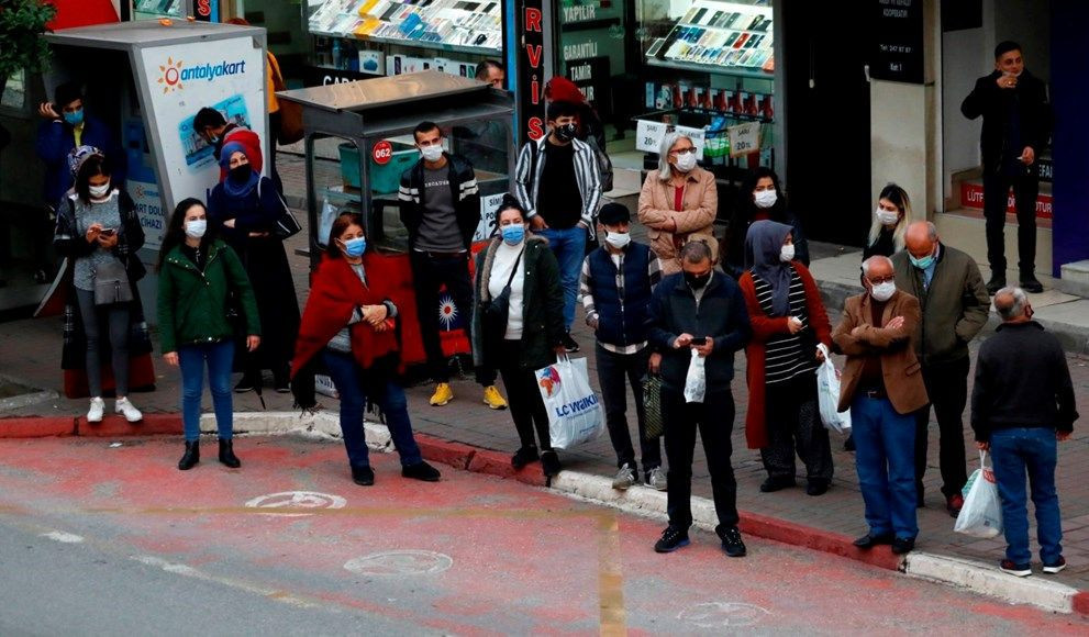 Üst üste 2 maske takmak gerçekten işe yarıyor mu ?