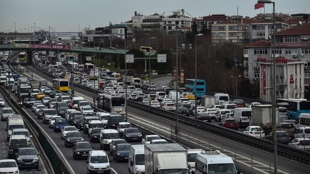İstanbul'da trafik yoğunluğu yüzde 70'e ulaştı!