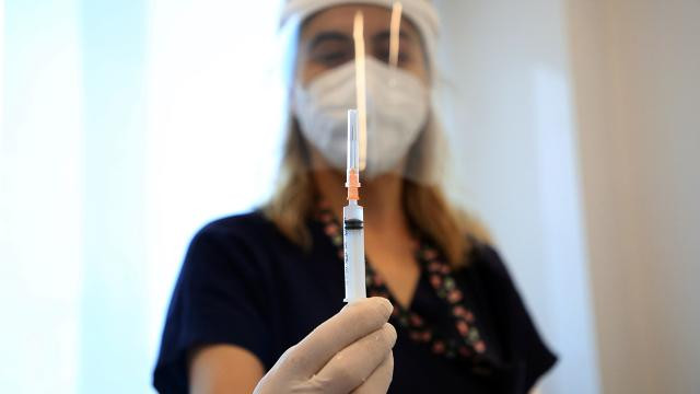 Bakan Koca açıkladı: Aşı sıralamasında yeni karar