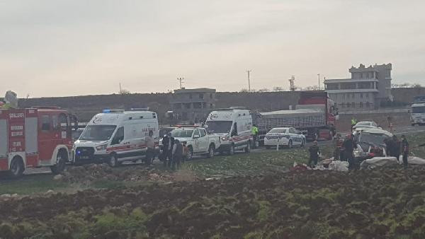 Tarım işçilerini taşıyan minibüs kaza yaptı: 13 yaralı - Resim: 4