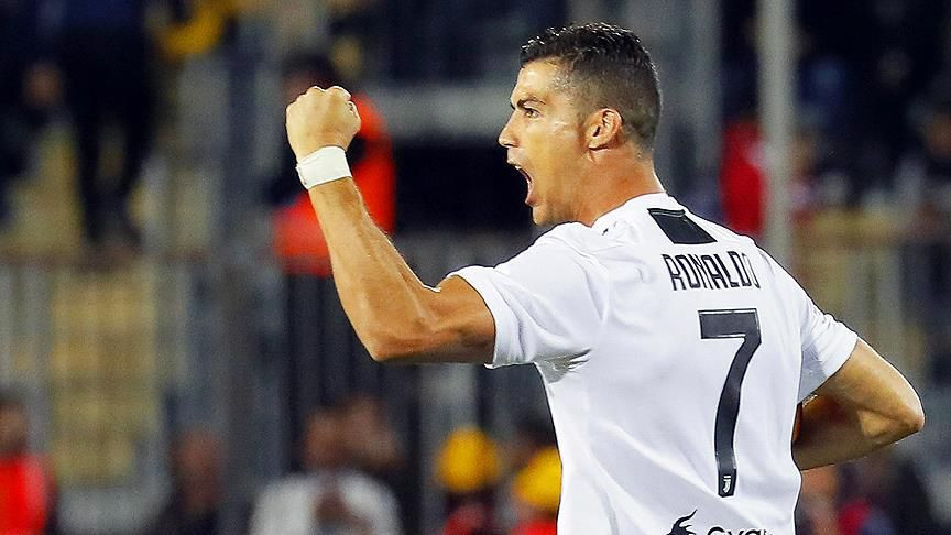 Dünya yıldızı Cristiano Ronaldo, tarihe geçti!