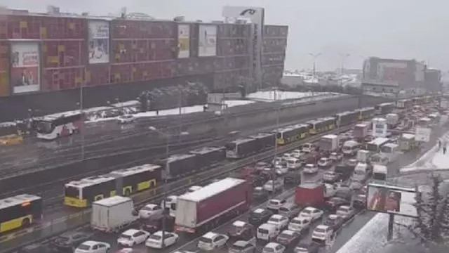 İstanbul'da kar etkisi! Ulaşım durdu