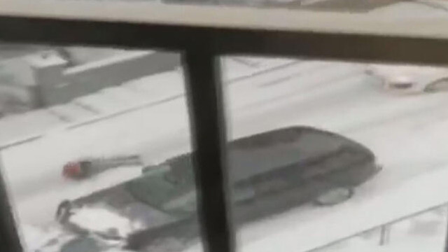 Üsküdar'da buzlanan yolda kaza: 2 yaralı