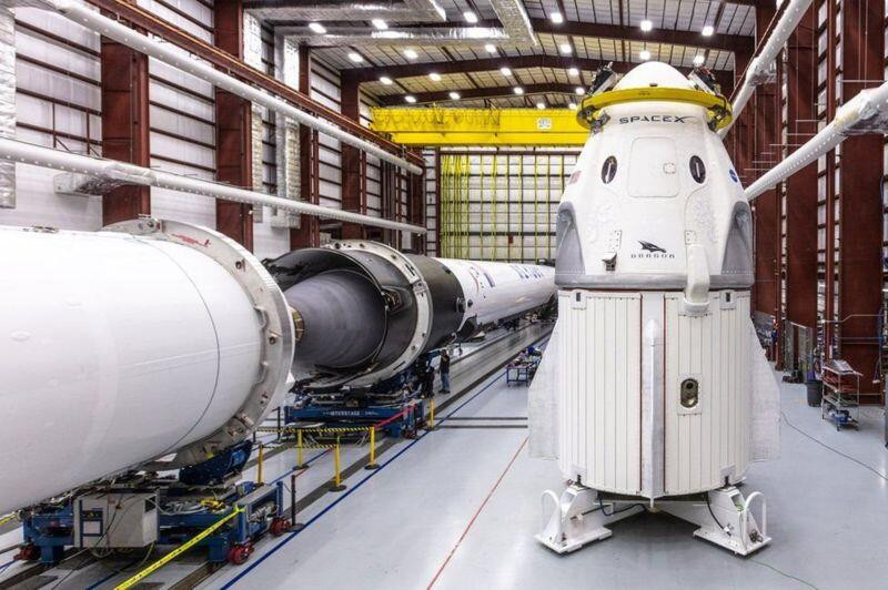 SpaceX  sivillerin katılacağı uzay yolculuğu için çekiliş yapacak - Resim: 2