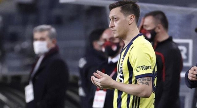 Mesut Özil'den Fatih Altaylı'ya anlamlı yanıt