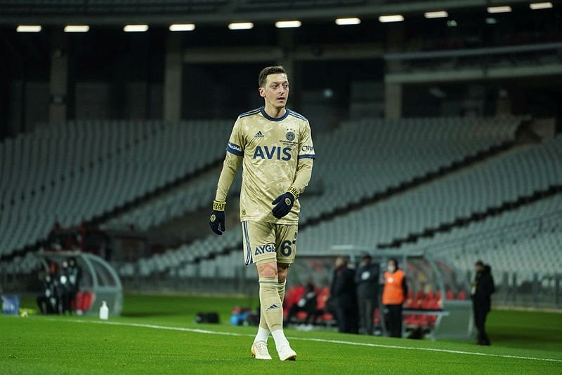Mesut Özil'den Fatih Altaylı'ya anlamlı yanıt