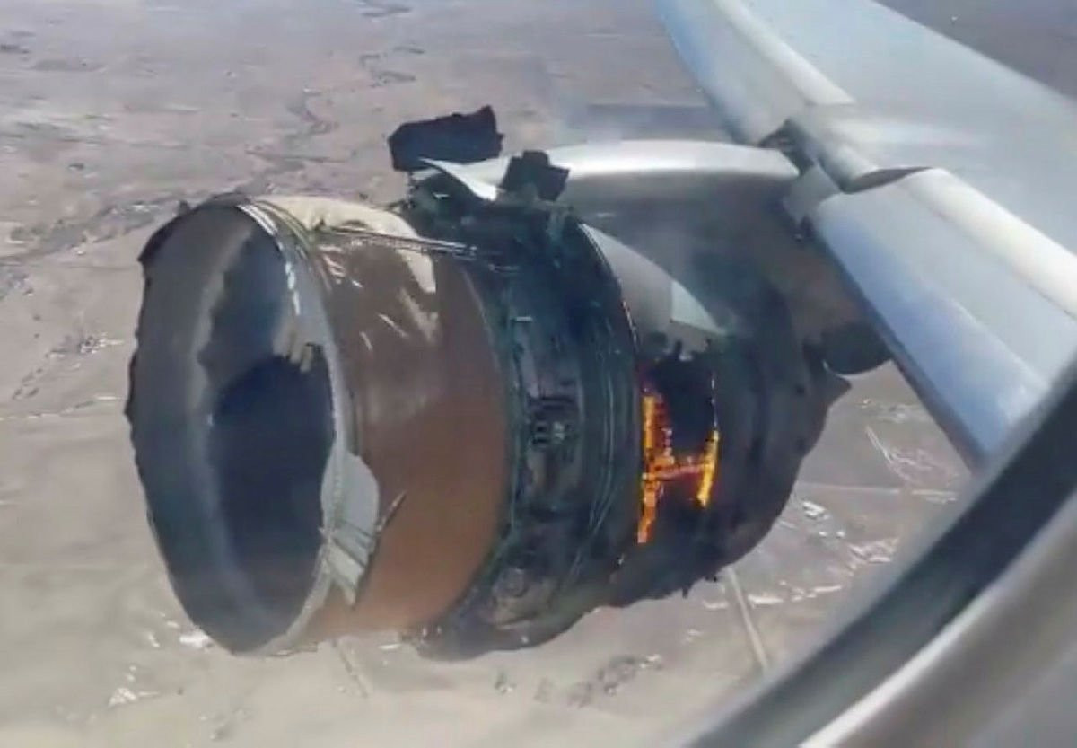 Havada dehşet anları: Uçağın motoru böyle yandı!