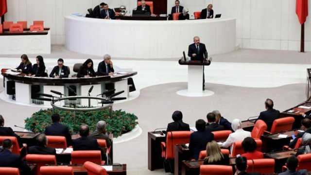Meclis'te skandal sözler: Anayasanın ilk 4 maddesi değiştirilebilir