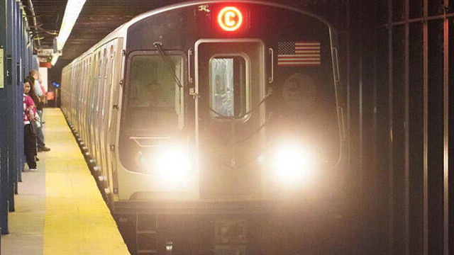 Metroda dehşet! Dilenci, bebeğe saldırdı