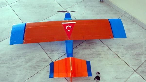 Ercişli 2 kız öğrenci, insansız model uçak yaptı - Resim: 3