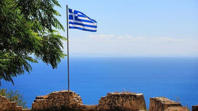 Yunanistan'ın turizm gelirlerine koronavirüs darbesi