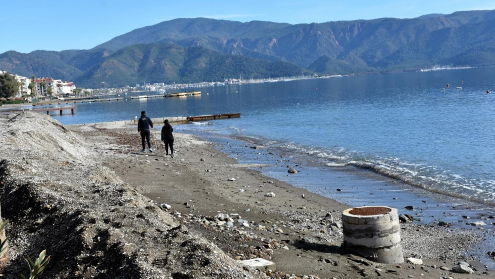 Marmaris'te deniz çekildi, adacıklar oluştu - Resim: 1