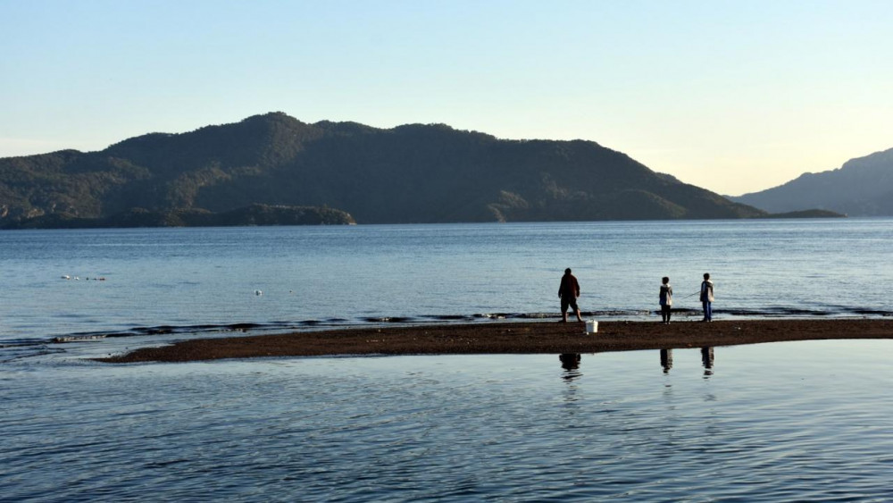 Marmaris'te deniz çekildi, adacıklar oluştu - Resim: 2