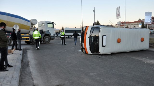 Beton mikseri ile minibüs çarpıştı! Sürücüler ehliyetsiz ve alkollü çıktı