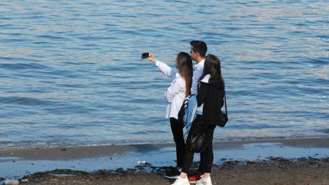 Sıcak havayı gören vatandaşlar sahillere akın etti