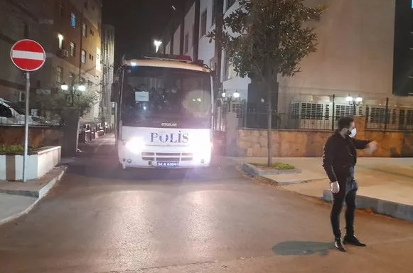 https www haber3 com guncel 3 sayfa adiyamanda dehset iki aile birbirine girdi 6 olu haberi 5596064