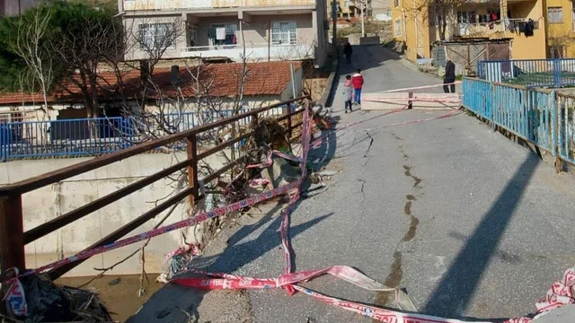 İzmir'de tehlike! Beton köprü çöktü çökecek