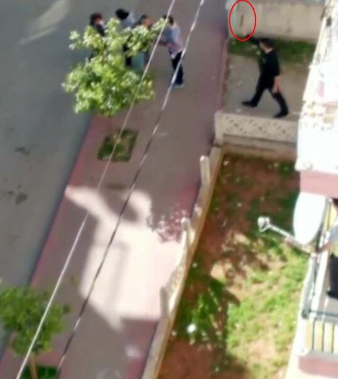 Antalya'da ortalık karıştı! Bıçaklı, sopalı, pompalı tüfekli kavga kamerada - Resim: 3