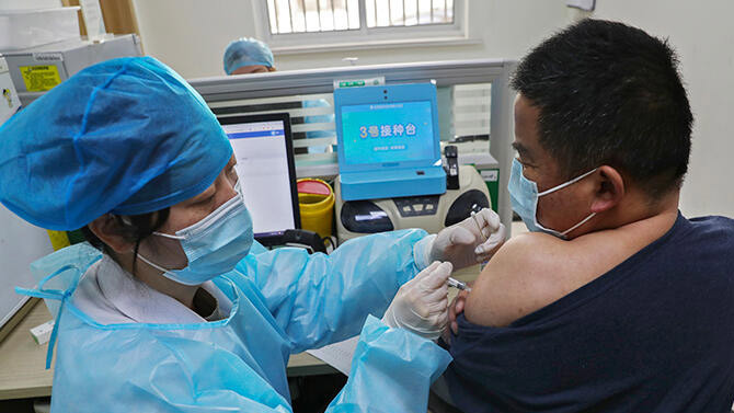 Çinli uzmandan korkutan açıklama: Koronavirüs bağışıklığı üç yıl alabilir