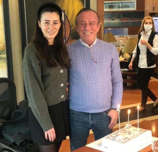 Ali Ağa'ya 1 milyon TL'lik doğum günü pastası! - Resim: 1