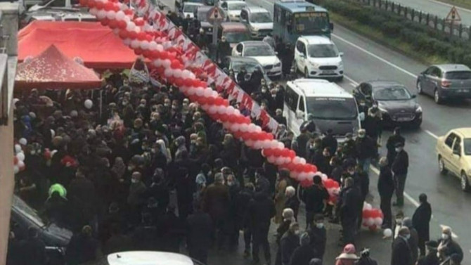 AK Parti'den koronavirüs kısıtlaması tanımayan açılış!