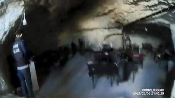 Mehmetçik'ten mağaraya ''kumarhane'' baskını!