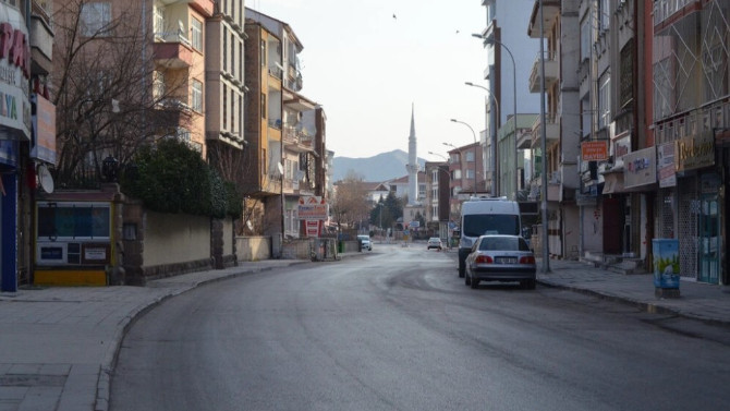 ''Kırmızı'' ilde tam kapanma! Bakkallar ve manavlar da açılmadı