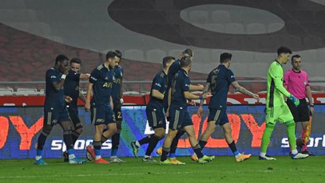 Zirve yarışında Fenerbahçe'den kritik üç puan!
