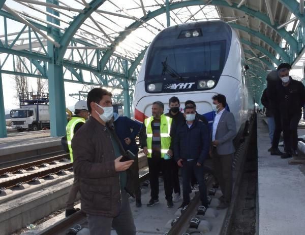 YHT, Sivas'ta ilk kez tarihi tren garında - Resim: 4