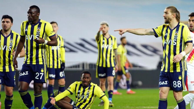 Fenerbahçe'de Caner Erkin krizi çözüldü