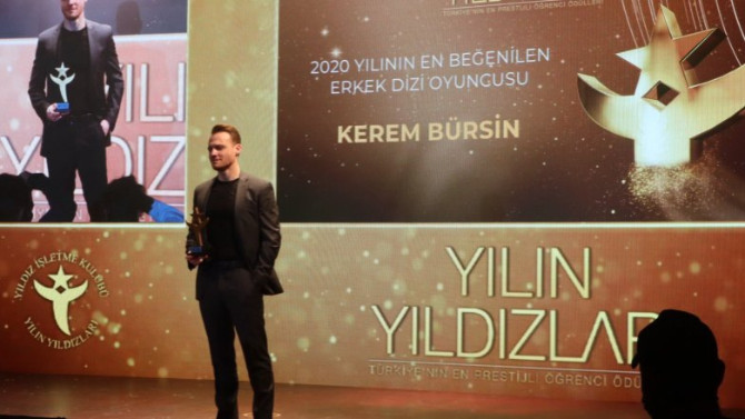 Kerem Bürsin'i kızdıran sözler! Ödül törenini terk etti