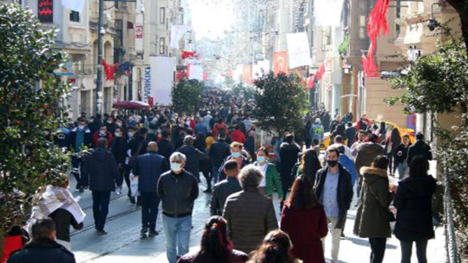 Bütün İstanbul sokakta! Kısıtlamasız cumartesiden normalleşme manzaraları