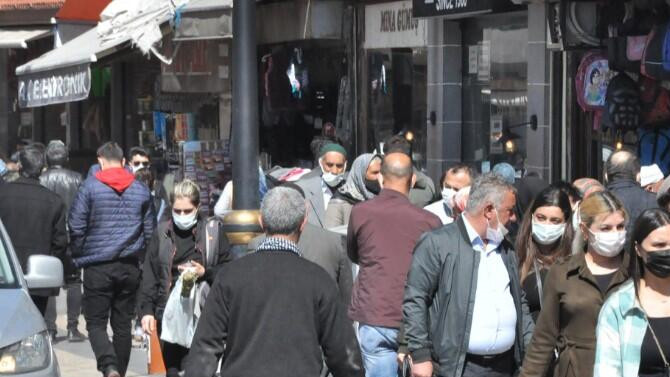 ''Düşük riskli'' ilde dikkat çeken kalabalık!