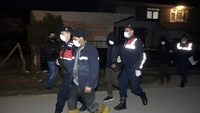 Kendisine tecavüz etmek isteyen ev arkadaşını öldürdü
