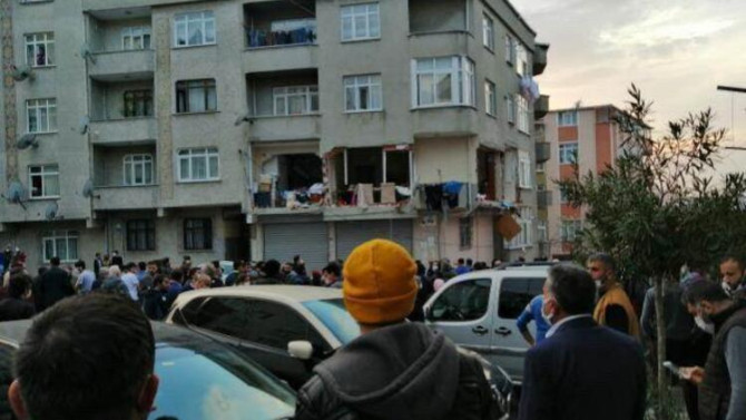 İstanbul'da büyük patlama! Apartmanın cephesi çöktü
