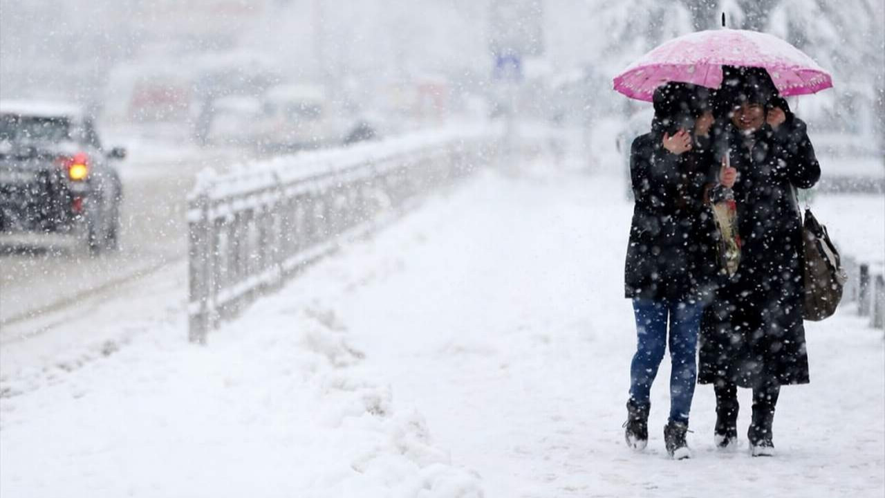 Eğitime kar engeli! 52 ilde okullar tatil edildi