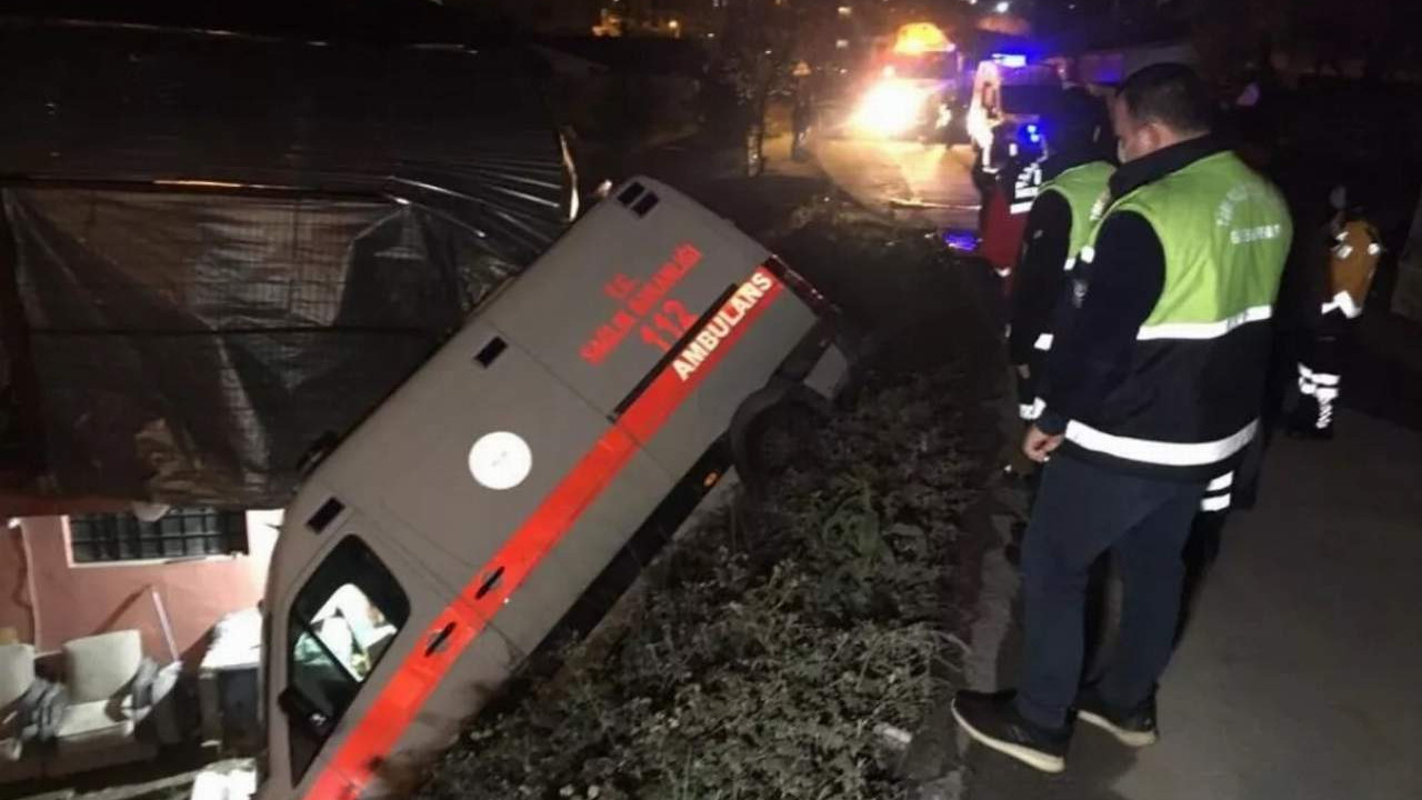 Ambulanstaki hastanın hayatını vatandaşlar kurtardı