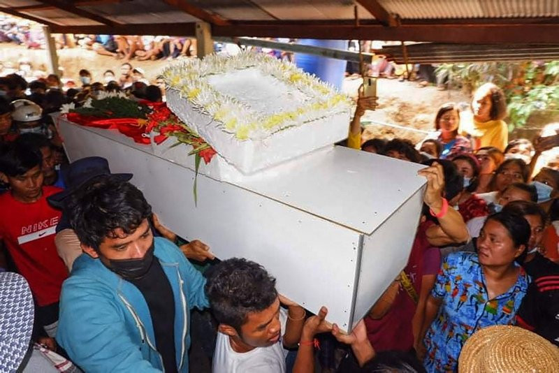 Myanmar'dan buruk cenaze töreni