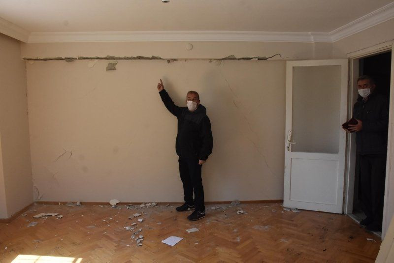 İzmir’de hırsızlar hasarlı evlere dadandı - Resim: 3
