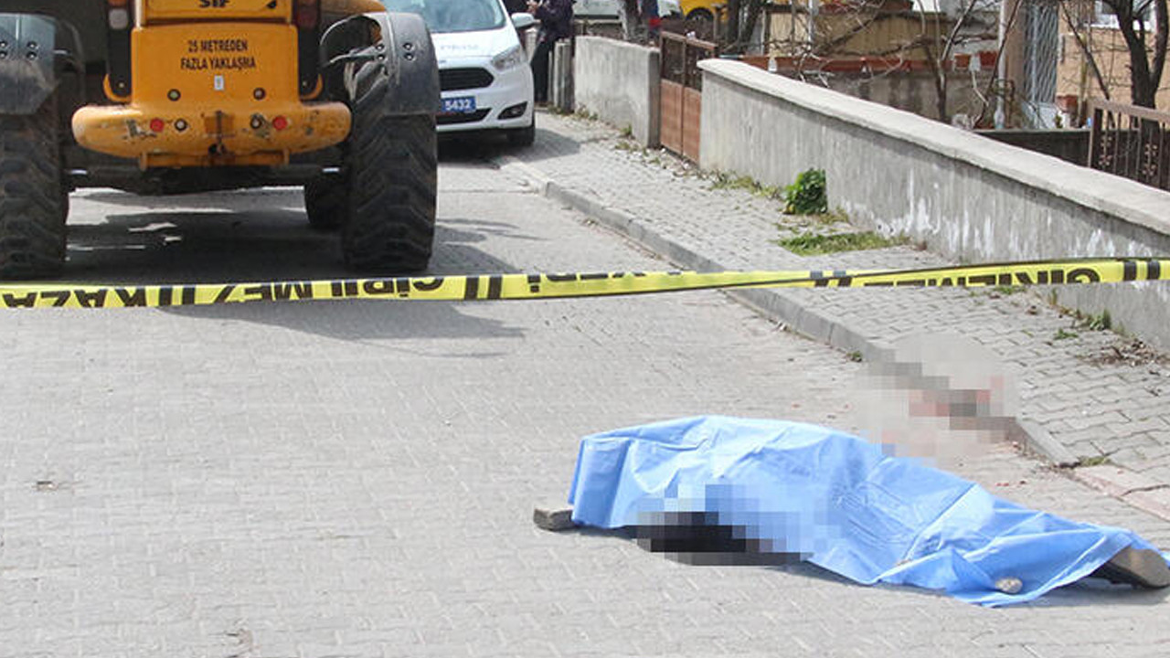 İş makinesi altında kalan adam hayatını kaybetti
