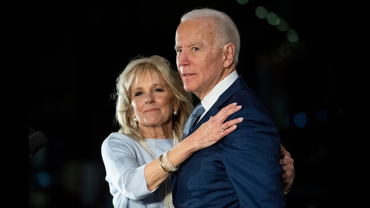 Joe Biden'ın eşi hostes oldu