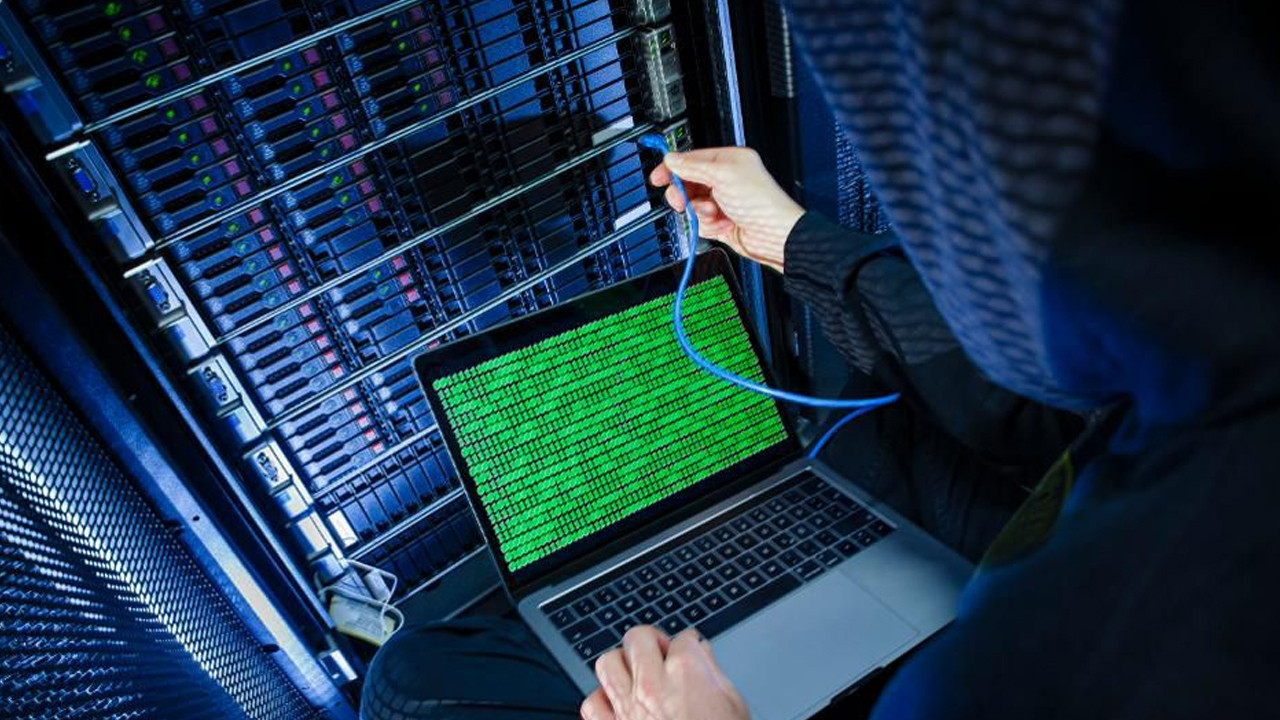 FBI'a siber saldırı şoku! Binlerce kişiye spam e-posta gönderildi