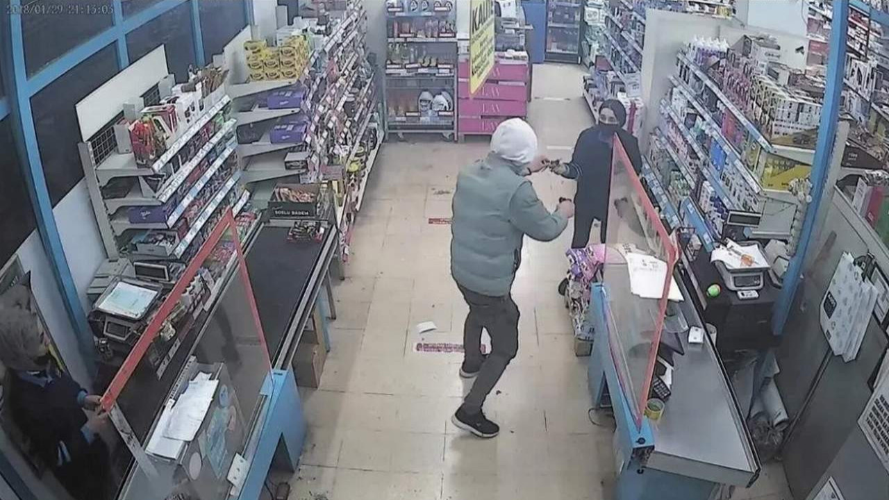 Markette filmleri aratmayan soygun girişimi