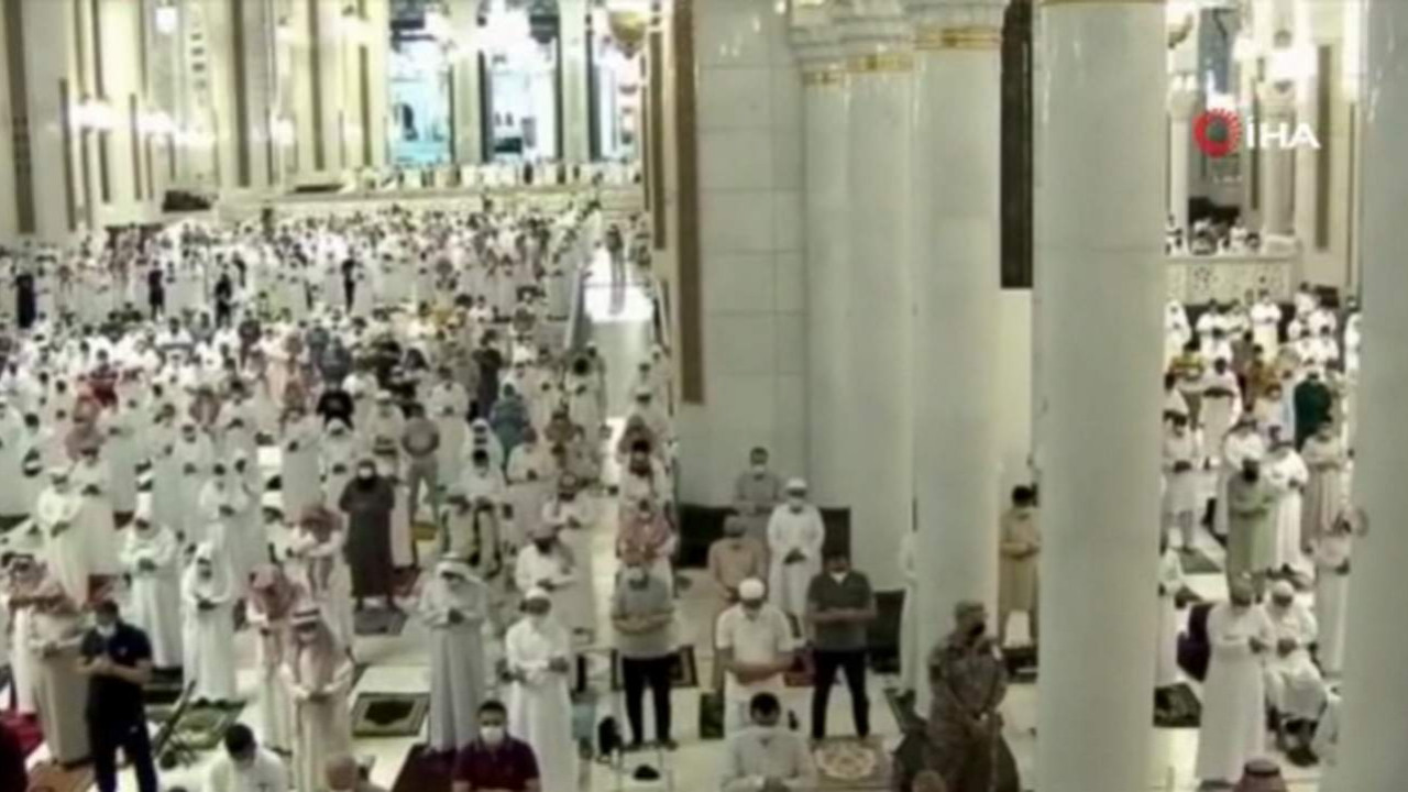 Kabe'de ilk teravih namazı