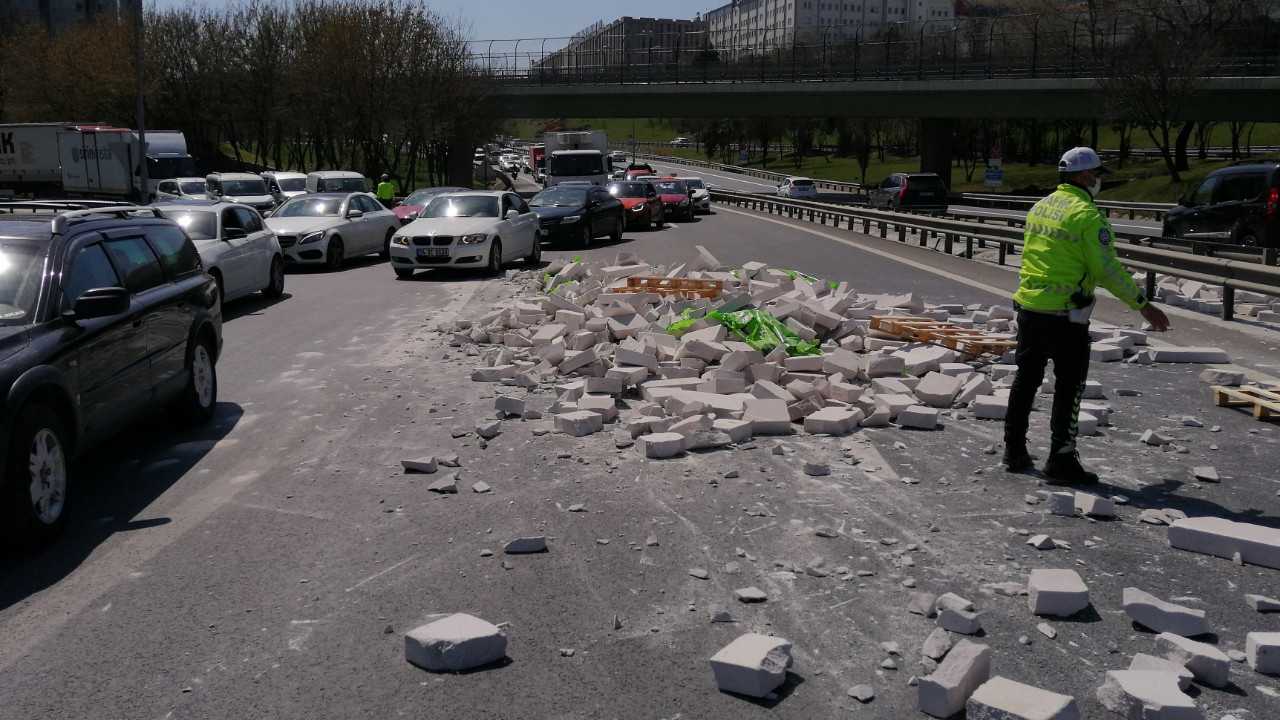 İstanbul'da trafiği kilitleyen kaza