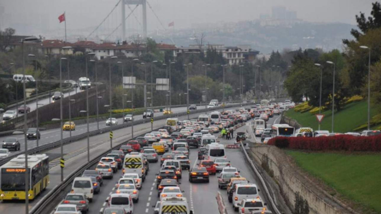 58 saatlik kısıtlama sonrası İstanbul trafiğinde şaşırtan görüntü