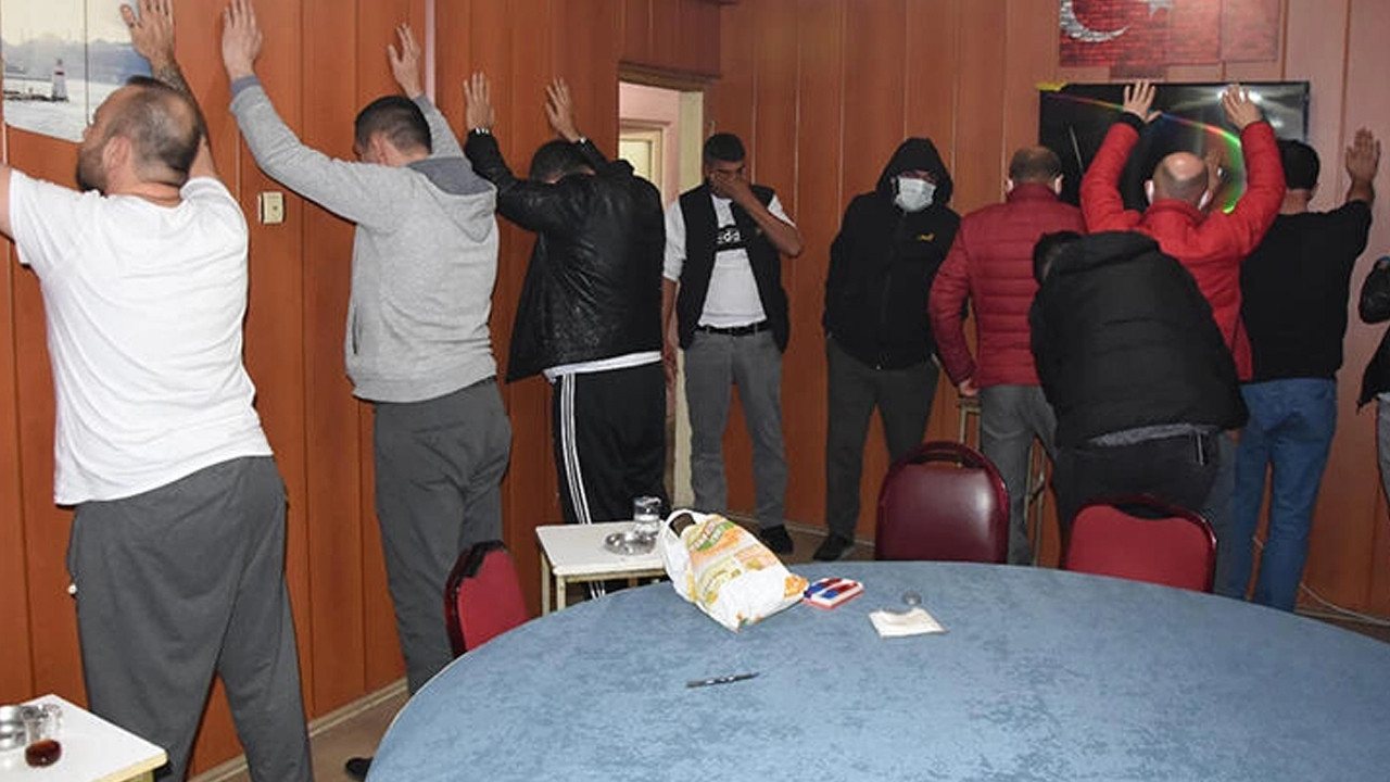 Balkondan kaçmaya çalışırken polise yakalandı